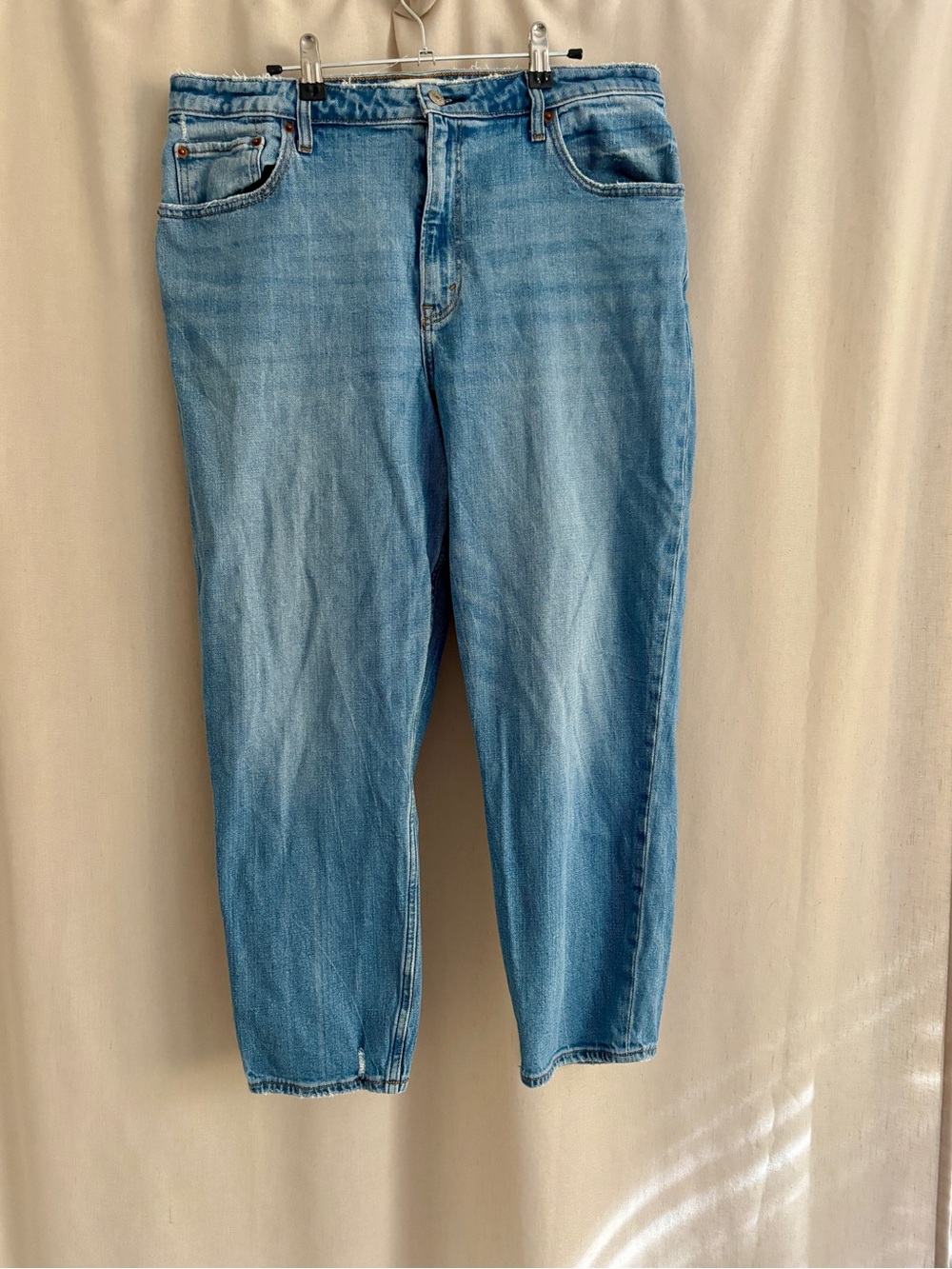 Abercrombie & Fitch The Mom High Rise Ankle Crop Jeans — Size 33/16R